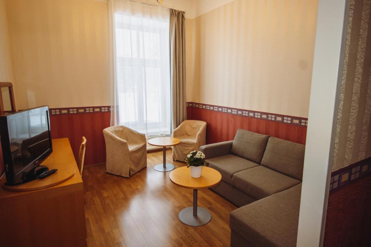 Hotel Promenaadi Haapsalu Exterior photo