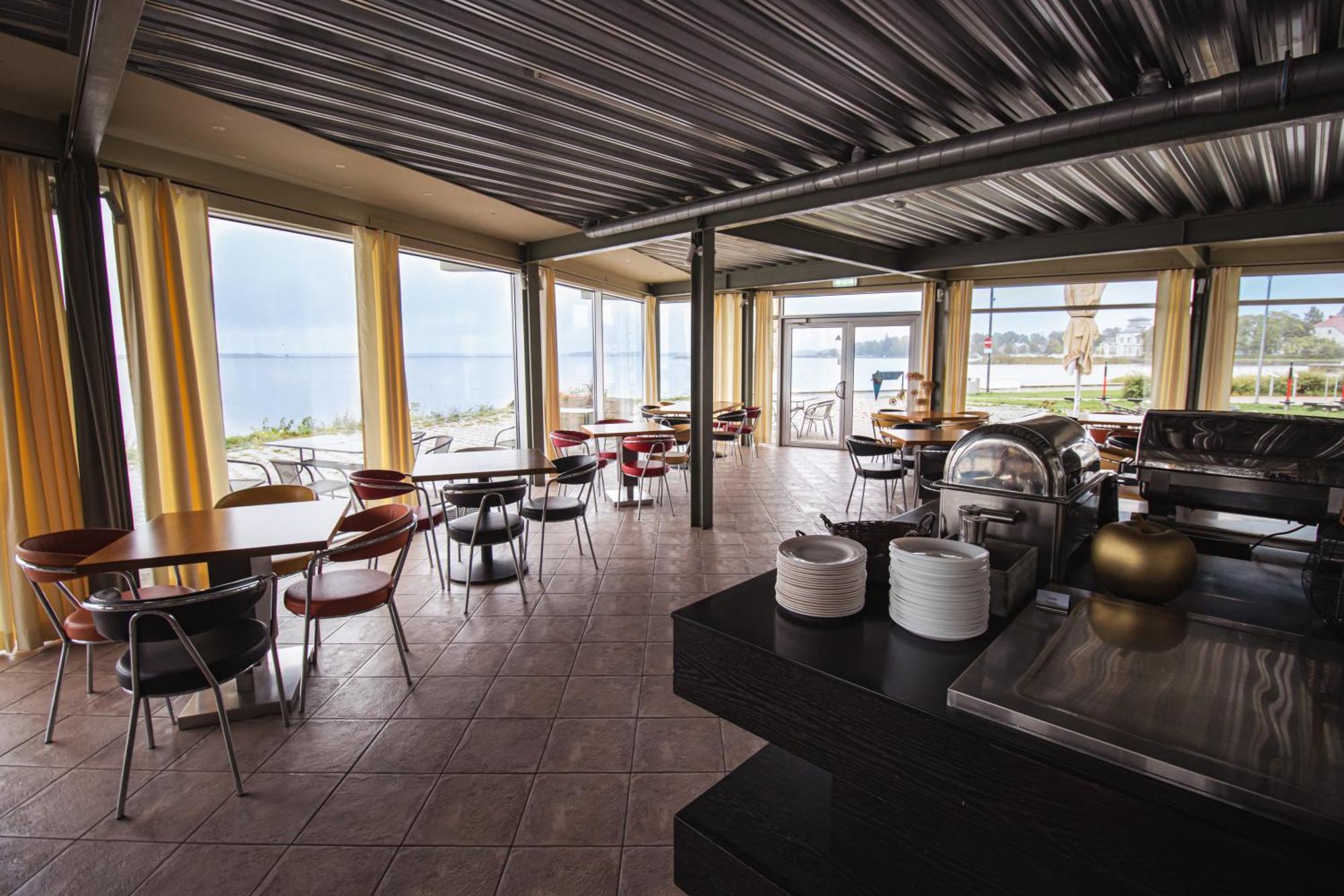 Hotel Promenaadi Haapsalu Exterior photo